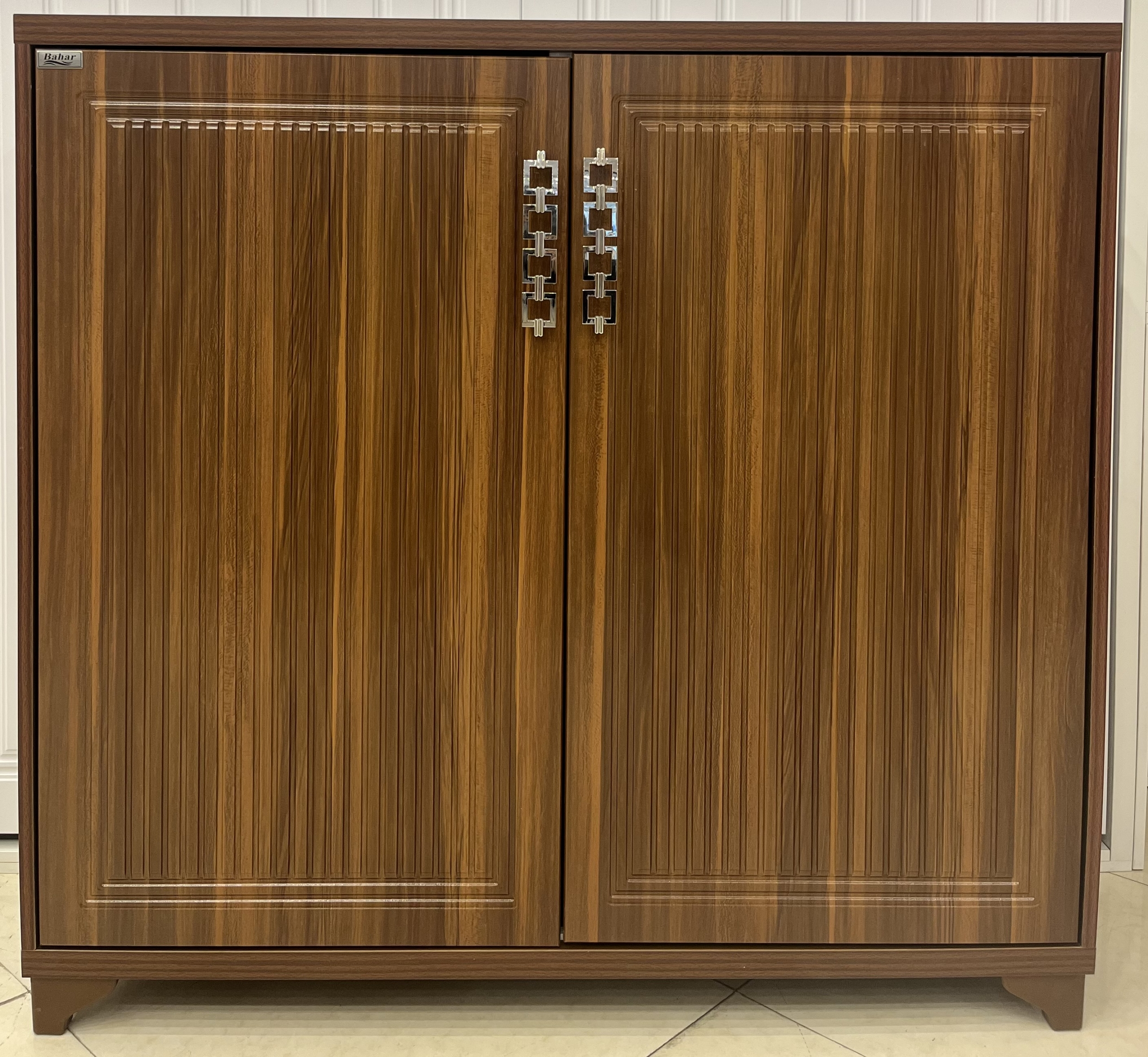 جاکفشی ۱۲۰ خانواده