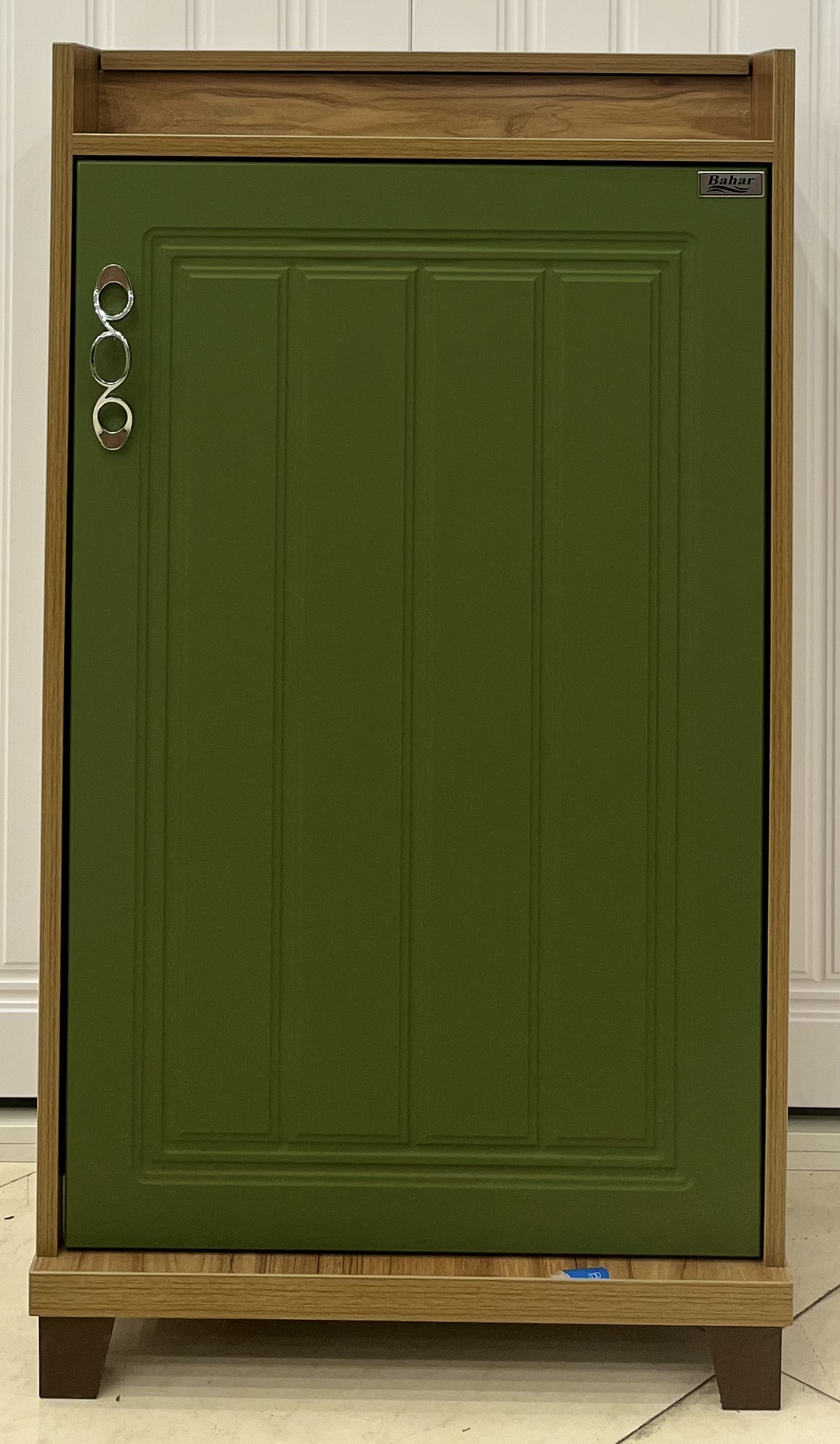 جاکفشی تک درب بلند